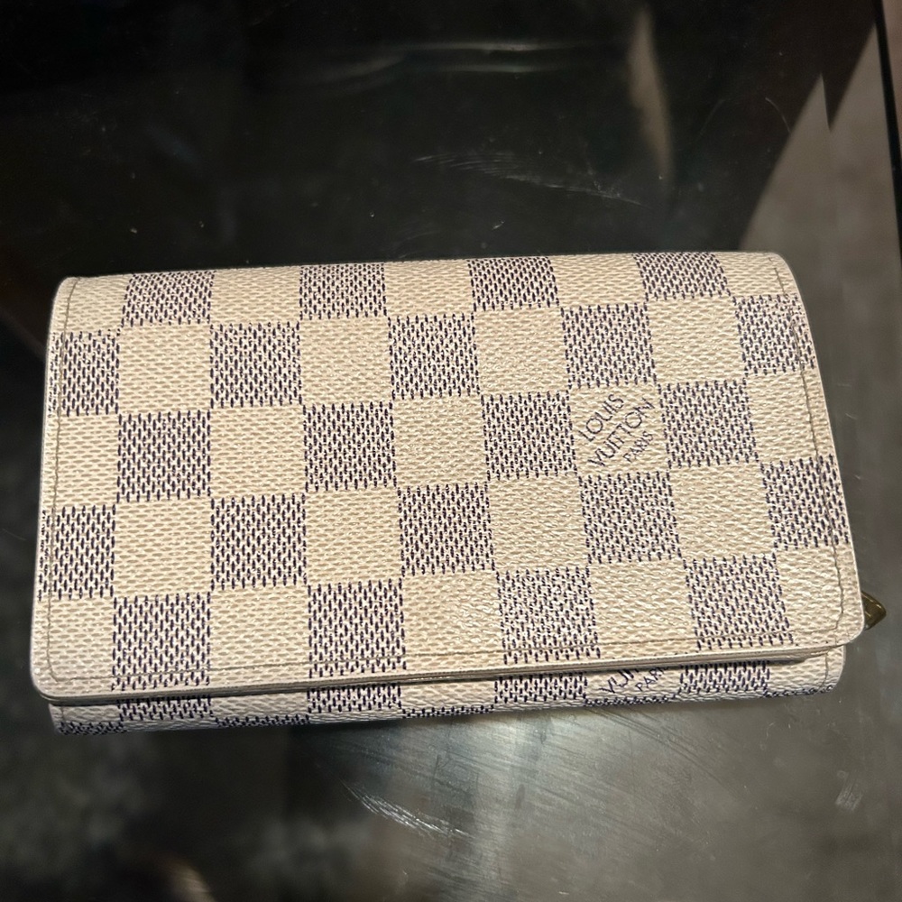 LV Azur compact